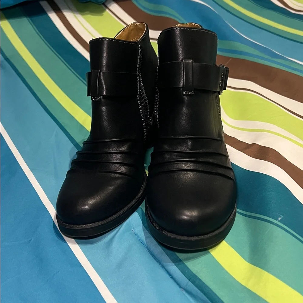 Natural Soul Black Ankle Booties - size 7.5 - Picture 4 of 6